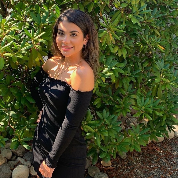 Meet your Posher, Mikayla - Picture 3 of 3